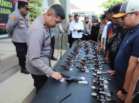 Polres Gresik Cek Senpi Anggota, Ada Apa? Foto BeritaJatim.com