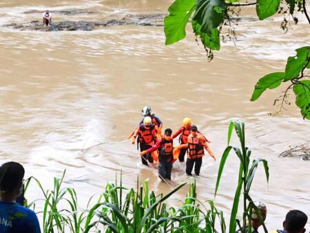 Warga Sukosari Ponorogo Geger Temuan Jasad Wanita Tanpa Busana di Sungai Foto BeritaJatim.com