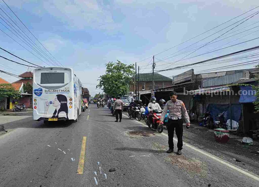 Lagi Jalan Raya Cerme Gresik Jadi Momok, Nyawa Pengendara Motor Melayang Foto BeritaJatim.com