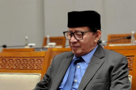 DPR Ingatkan Dampak Kenaikan Biaya Haji 2025 Foto BeritaJatim.com