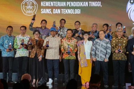 Unesa Raih 14 Penghargaan di Anugerah Diktisaintek 2024 Foto BeritaJatim.com