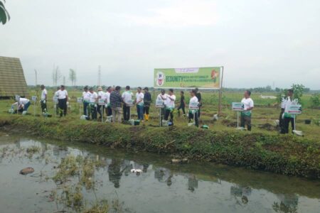 Pertamina EP Sukowati Field Tanam Pohon di Kebun Raya Wedi Bojonegoro Foto BeritaJatim.com