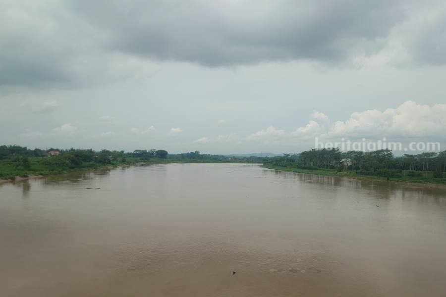 Debit Air Bengawan Solo di Bojonegoro Mulai Turun Foto BeritaJatim.com