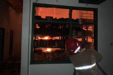 Dinas Perpustakaan dan Kearsipan Bojonegoro Masih Inventarisir Dokumen yang Terbakar Foto BeritaJatim.com
