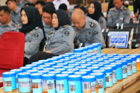 Pegawai Lapas Banyuwangi Mendadak Jalani Tes Urine Foto BeritaJatim.com