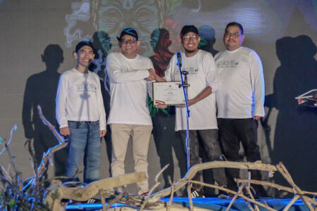 Festival Pesisir 3: Asyiknya Nikmati Pentas Seni di Tepi Pantai Matahari Lobuk Sumenep Foto BeritaJatim.com