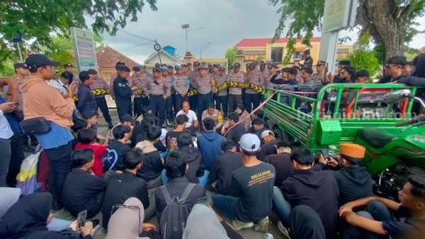 Anggota DPRD Sumenep Terlibat Narkoba, Mahasiswa Tuntut Polres Bongkar Jaringan Foto BeritaJatim.com