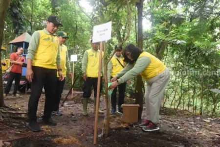 Hari Menanam Pohon Sedunia, Pemkot Kediri Gelar Penghijauan di Sumber Cakarwesi Foto BeritaJatim.com