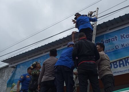 Kesetrum, Warga Jember Terlempar Lima Meter di Atap Ruko Foto BeritaJatim.com