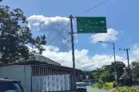 Rambu Evakuasi Bencana di Bondowoso Hilang, Warga Terdampak Erupsi Gunung Raung Bimbang Foto BeritaJatim.com