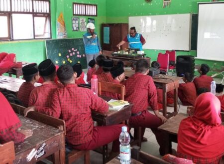 PLN Jatim Edukasi Generasi Muda tentang Keselamatan Listrik Foto BeritaJatim.com