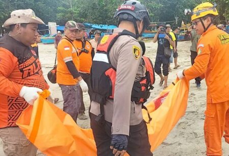 Hilang di Sungai Bedadung, Jenazah Bocah Usia 7 Tahun Ditemukan di Laut Selatan Jember Foto BeritaJatim.com