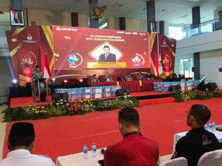 KPU Kabupaten Kediri Gelar Rekapitulasi Hasil Penghitungan Perolehan Suara Pilkada 2024 Foto BeritaJatim.com