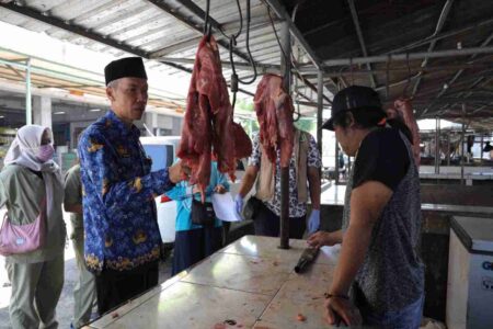 DKPP Kota Kediri Sidak Bahan Pangan Hewani ke 5 Pasar Foto BeritaJatim.com