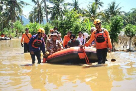Tinjau Banjir Jember, BPBD Jatim: Modifikasi Cuaca Diperpanjang 5 Hari Foto BeritaJatim.com