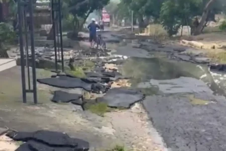 Dampak Perubahan Iklim pada Infrastruktur, Jalan Aspal Jadi Mudah Mengelupas Foto BeritaJatim.com