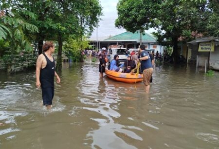 Ratusan Rumah di Jombok Jombang Terendam Banjir Selama 3 Hari Foto BeritaJatim.com