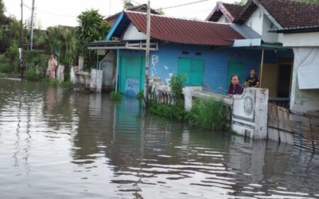 Hari ke-4 Banjir Jombok Jombang: Meluas dan Air Makin Tinggi Foto BeritaJatim.com