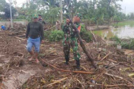 BNPB: Banjir Rendam 134 Rumah dan Hanyutkan Tiga Jembatan di Situbondo Foto BeritaJatim.com