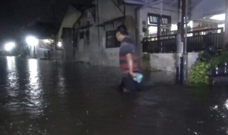 Hujan Beberapa Jam, Perumahan di Denanyar Jombang Banjir Foto BeritaJatim.com
