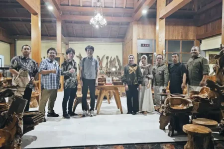 Mengukir Peluang Baru: Kunjungan Buyers Jepang ke UMKM Jatim Foto BeritaJatim.com