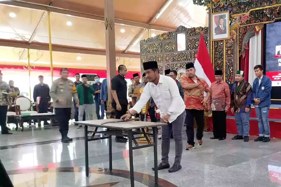 Meminimalisir Carok, Sejumlah Tokoh di Bangkalan Sepakati Pembentukan Dewan Adat Foto BeritaJatim.com