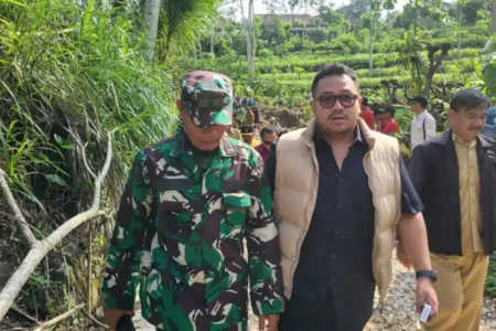 Gus Mamak Kunjungi Lokasi Banjir Malang Selatan, Dorong Percepatan Bantuan Foto BeritaJatim.com