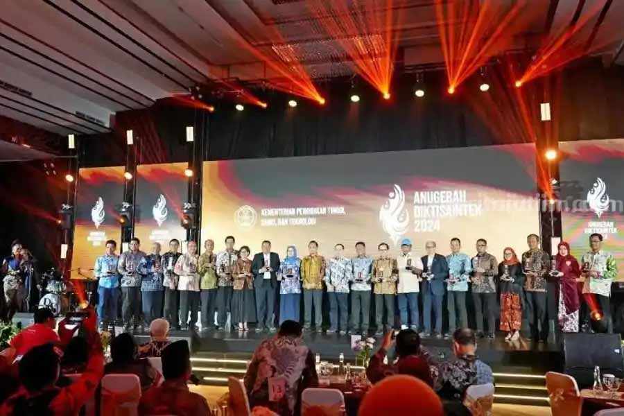Kinerja Unggul, Universitas Negeri Malang Raih Tujuh Penghargaan di Anugerah Diktisaintek 2024 Foto BeritaJatim.com