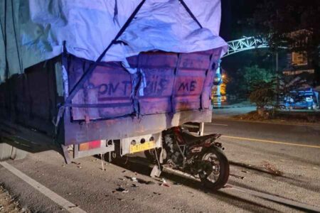 Tabrak Truk Parkir di Jenu, Mahasiswa Unirow Tuban Meninggal Foto BeritaJatim.com