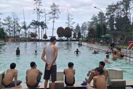 Wana Wisata Air Panas Padusan Jadi Favorit Pergantian Tahun 2024-2025 Foto BeritaJatim.com