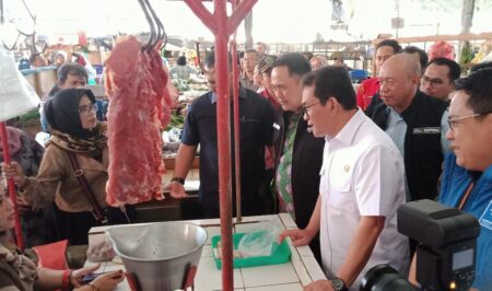 Mendag Puji Gerakan Pangan Murah Perumda Tunas Kota Malang Jelang Nataru Foto BeritaJatim.com