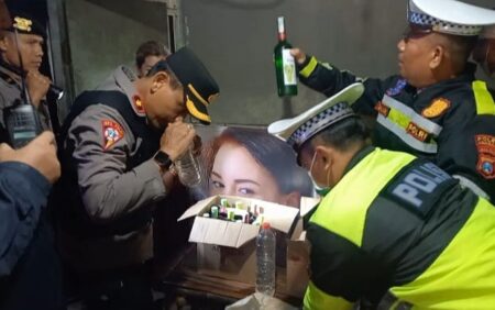 Patroli Gabungan, Polres Jombang Amankan 7 Remaja Mabuk dan 160 Botol Miras Foto BeritaJatim.com