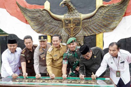 Lamongan Resmikan Monumen Sang Garula, Simbol Pengawalan Pancasila Foto BeritaJatim.com