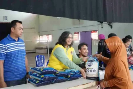 Pj Wali Kota Kediri Tinjau Operasi Pasar Murah Jelang Nataru Foto BeritaJatim.com