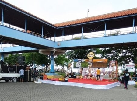 Pelabuhan Kamal Bangkalan Jadi Spot Perayaan Malam Tahun Baru 2025 Foto BeritaJatim.com