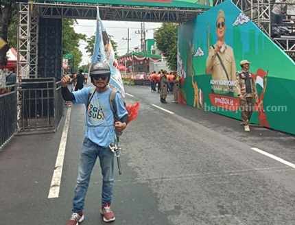 Pendukung Warsubi-Salman Tunaikan Nazar Jalan Kaki Mojokerto-Surabaya Foto BeritaJatim.com