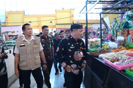 Satgas Pangan Polres Malang Sidak Pasar Tumpang Jelang Nataru Foto BeritaJatim.com