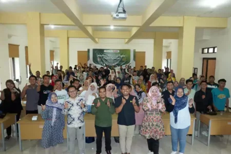 Sinergi LPPM Unira Malang dan YESS PPIU Jatim Latih Petani Milenial tentang Digital Marketing Foto BeritaJatim.com