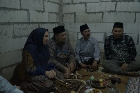 Warsubi Takziah ke Rumah Korban Tenggelam di Sungai Watudakon Jombang Foto BeritaJatim.com