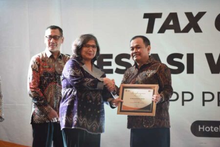 Hadiri Tax Gathering, Pj Wali Kota Kediri Zanariah Apresiasi Wajib Pajak Foto BeritaJatim.com