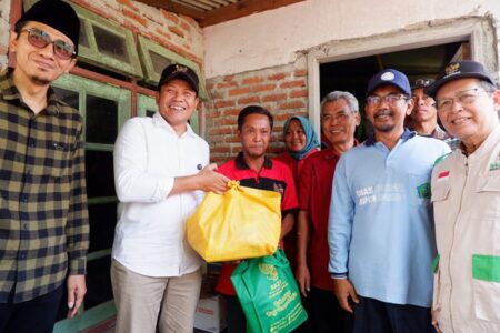 Pemkab Sidoarjo dan Baznas Renovasi Dua Rumah Warga yang Nyaris Roboh Foto BeritaJatim.com