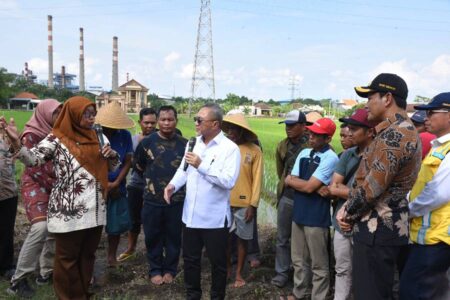 Menteri Zulhas Semangati Petani Tarik Sidoarjo yang Keluhkan Pasokan Air Foto BeritaJatim.com