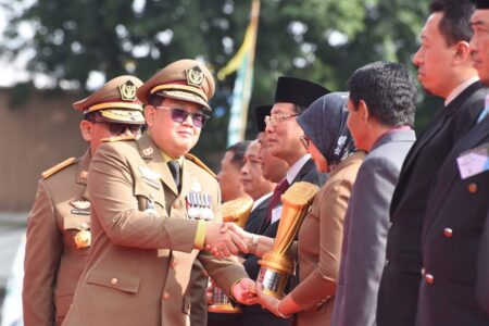 Plt Bupati Sidoarjo Raih Penghargaan Pembina K3 Terbaik Jatim Foto BeritaJatim.com