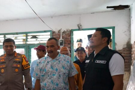 Plt Bupati Sidoarjo Tinjau Kondisi RTLH Warga Desa Jati Foto BeritaJatim.com