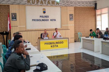 Rapat Polres Probolinggo Kota: Diskusi Penolakan Haul Maulid Nabi di Pesantren Al-Hujjah Foto BeritaJatim.com