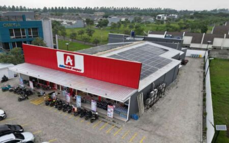 Kurangi Emisi Karbon dan Hemat Biaya Listrik Ratusan Juta, Alfamidi Targetkan Tambah PLTS Foto BeritaJatim.com