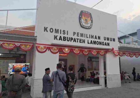 KPU Lamongan Konsultasi ke KPU RI Soal Sengketa Pilkada yang Diajukan Kubu Paslon 01 Foto BeritaJatim.com
