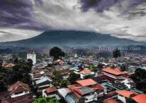 Prakiraan Cuaca Kamis 16 Januari 2025, Kota Malang dan Batu Hujan Ringan Foto BeritaJatim.com