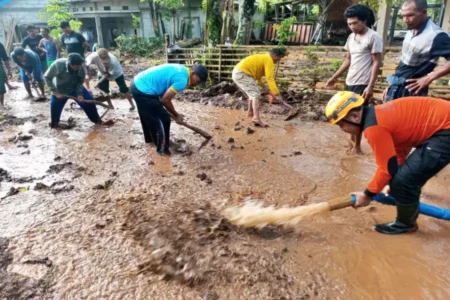 Banjir dan Longsor Landa Kecamatan Wringin Bondowoso: Rendam 4 Rumah dan 10 Petak Sawah Foto BeritaJatim.com