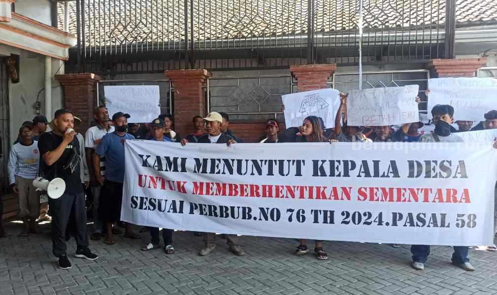 Warga Kroyo Ponorogo Demo Kasun, Diduga Pungli PTSL Foto BeritaJatim.com